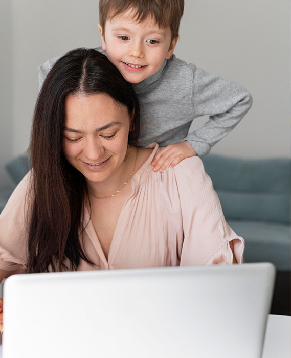 Mother wid kid learning webinar